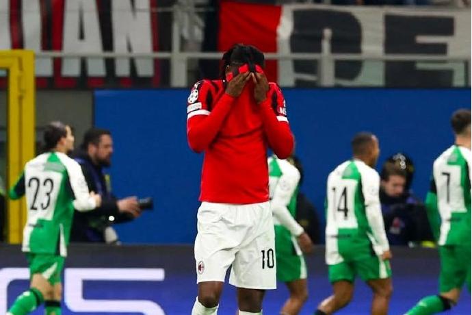 AC米兰虽坐镇圣西罗1-1战平费耶诺德，但仍以总比分1-2惨遭淘汰