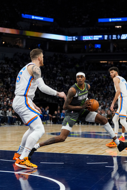 雷霆 130-123 力克森林狼：亚历山大闪耀全场，雷霆主场奏凯