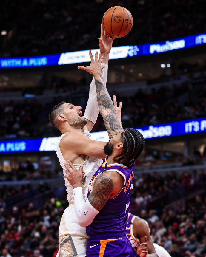 76 人 vs 公牛：伤病满营，谁能打破连败阴霾？